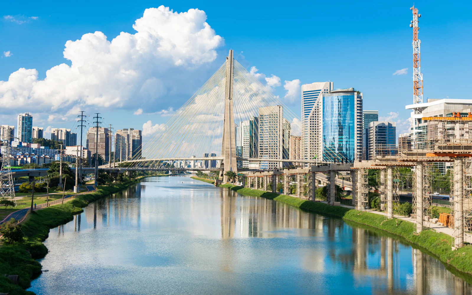 São Paulo skyline and the Octávio Frias de Oliveira bridge