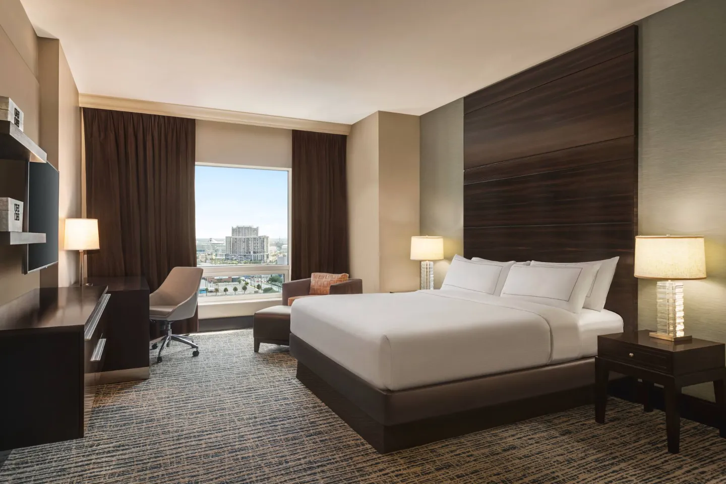 Guest suite with a king bed