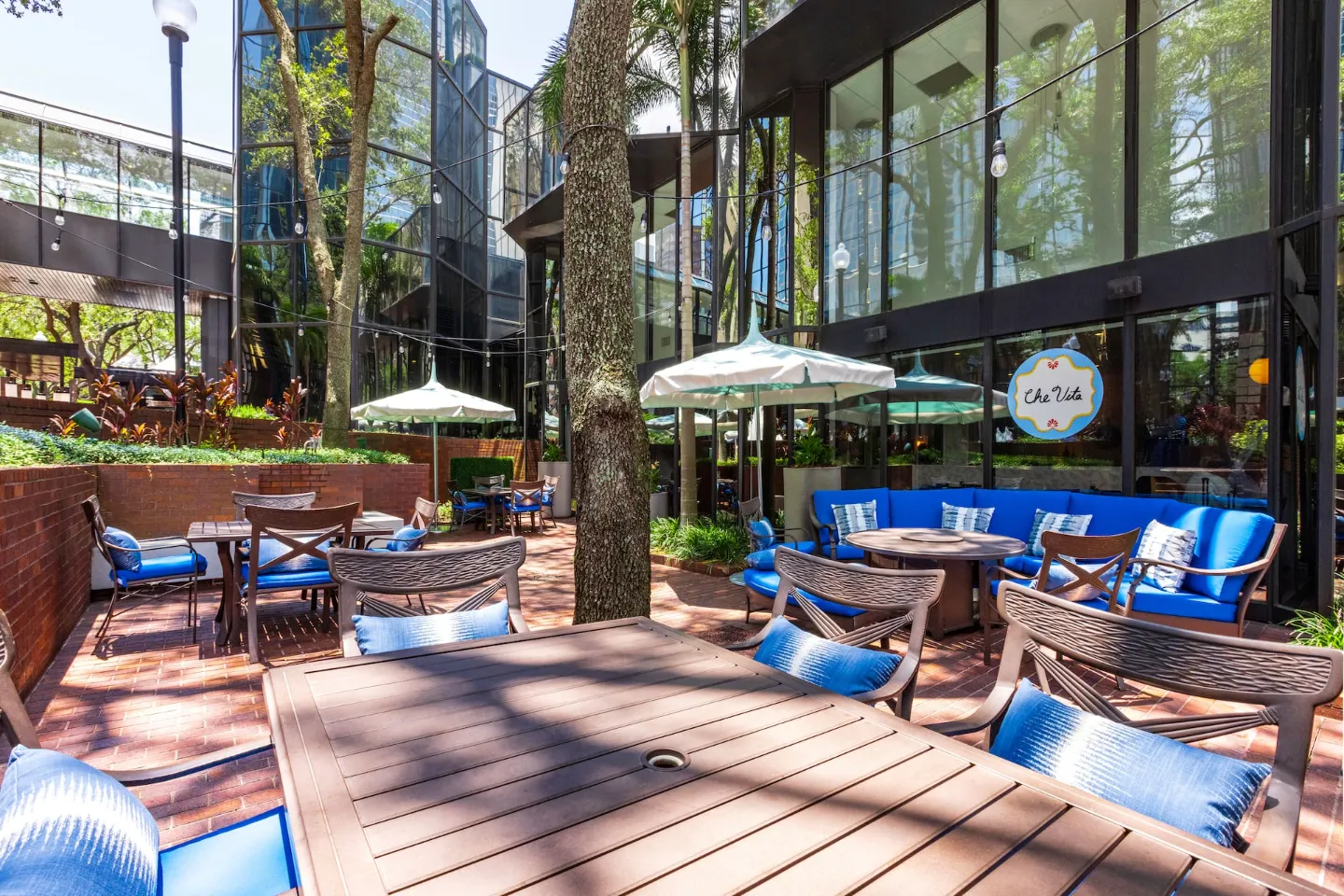 Che Vita outdoor patio